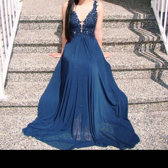 Faviana blue gown - Picture 1 of 5